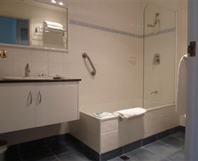 Mayfair Plaza Motel - Accommodation Coffs Harbour 3