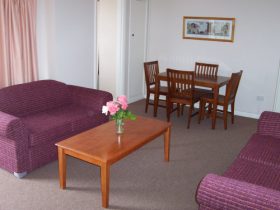 Hobart Apartments - Accommodation Coffs Harbour 2