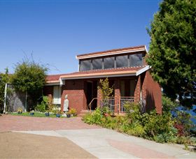 Waterside Accommodation - Derwent Retreat - Accommodation Coffs Harbour 0