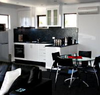 Rosie's Cottage and Town House - Accommodation Coffs Harbour