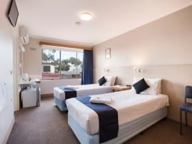 Carlyle Hotel - Accommodation Coffs Harbour 2