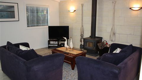 Hidden Treasure At Pirates Bay - Accommodation Coffs Harbour 3