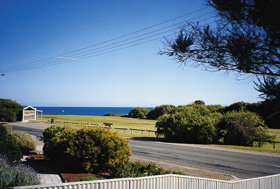 Botts Beach Retreat - Accommodation Coffs Harbour 2