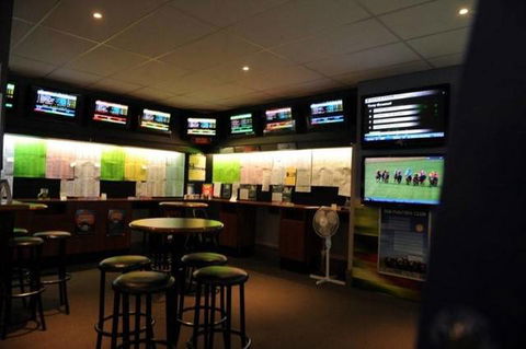 Caledonian Hotel Motel Echuca - Accommodation Coffs Harbour 1