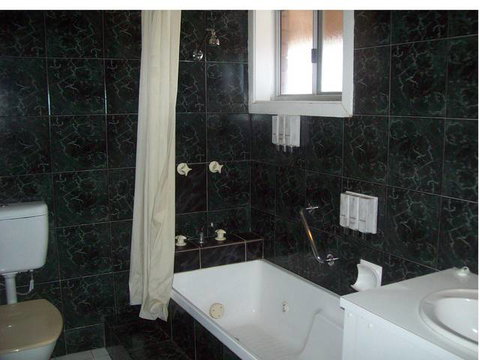 Cobar Motor Inn - Accommodation Coffs Harbour 2