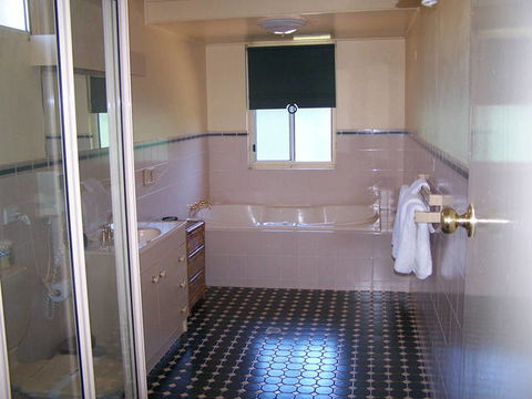 Econo Lodge Griffith Motor Inn - Accommodation Coffs Harbour 3