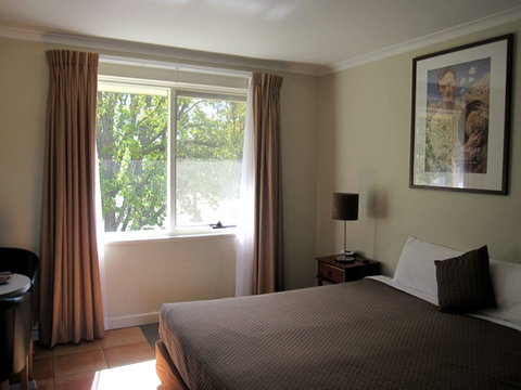 Forrest Hotel & Apartments - Accommodation Coffs Harbour 0