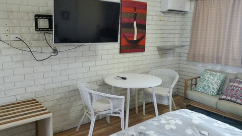 Holland Park Motel - Accommodation Coffs Harbour 2