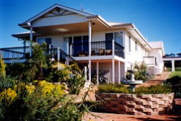 Lovering's Beach Houses - The Whitehouse, Emu Bay - Accommodation Coffs Harbour 0