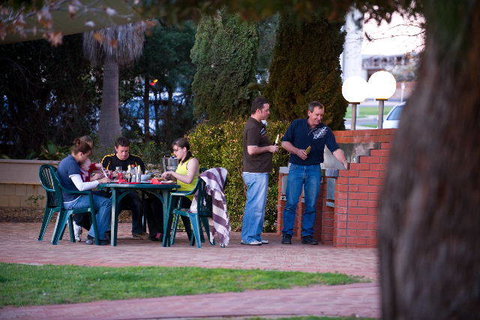 Loxton Hotel - Accommodation Coffs Harbour 2