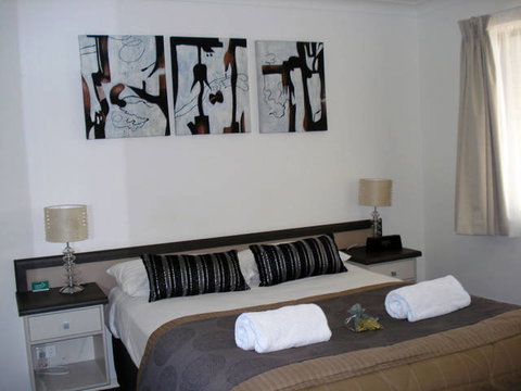 Oakey Motor Inn - Accommodation Coffs Harbour 3