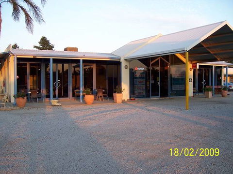 Paddle Steamer Motel - Accommodation Coffs Harbour 1