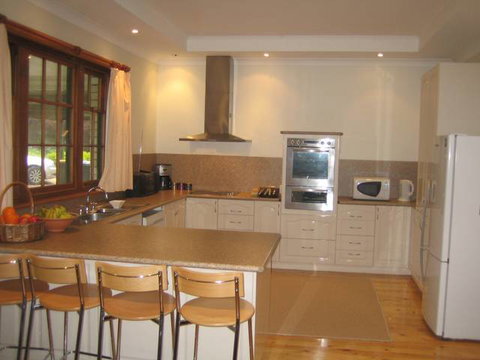 Pinkerton Hill (Naracoorte Cottages) - Accommodation Coffs Harbour 2