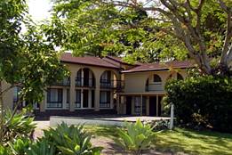 Poinciana Motel - Accommodation Coffs Harbour 1