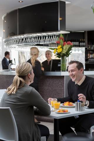Premier Hotel & Apartments - Accommodation Coffs Harbour 3