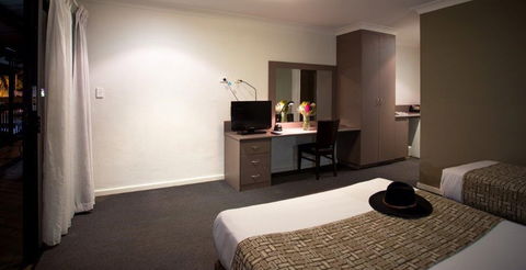 Diplomat Motel - Accommodation Coffs Harbour 2