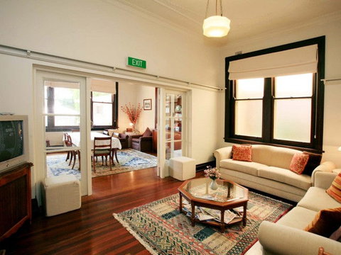 The Bank Guesthouse - Accommodation Coffs Harbour 2