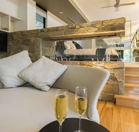 The Feathered Nest - Luxury Wildlife Retreat - Accommodation Coffs Harbour