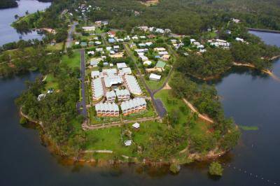 Tinaroo Lake Resort - Holiday Apartments - Accommodation Coffs Harbour 1