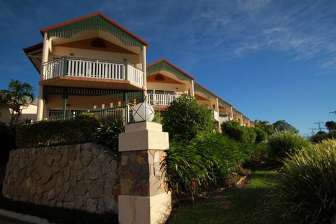 Tinaroo Lake Resort - Holiday Apartments - Accommodation Coffs Harbour 3