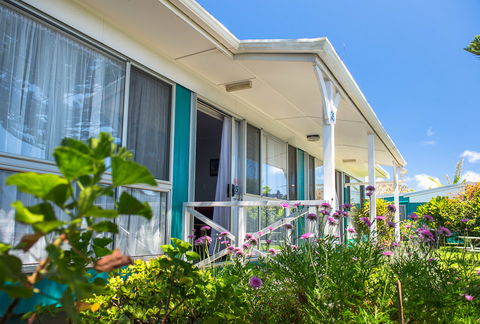 Tudor Apartments - Accommodation Coffs Harbour 2