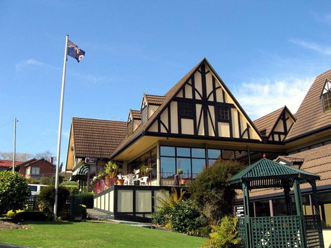 Village Family Motor Inn - Accommodation Coffs Harbour 0