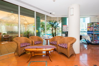 The Emerald Surfers Paradise - Accommodation Coffs Harbour 2