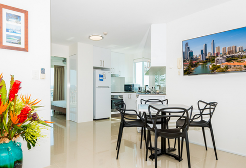 The Emerald Surfers Paradise - Accommodation Coffs Harbour 5