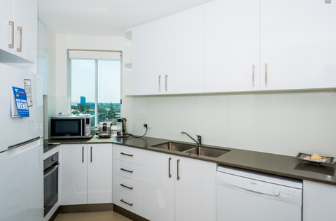 The Emerald Surfers Paradise - Accommodation Coffs Harbour 4