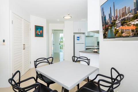 The Emerald Surfers Paradise - Accommodation Coffs Harbour 10