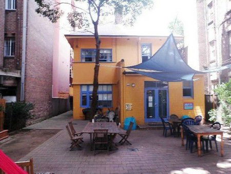 Blue Parrot Backpackers - Accommodation Coffs Harbour 4