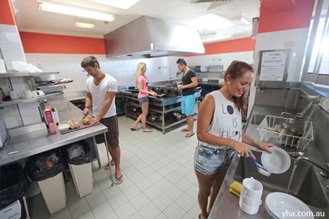 Sydney, Collaroy Beachouse YHA - Accommodation Coffs Harbour 6