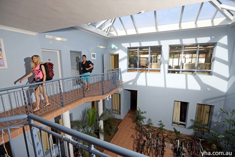 Sydney, Collaroy Beachouse YHA - Accommodation Coffs Harbour 5
