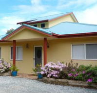 Whitby on Wallis Lakefront Cottage - Accommodation Coffs Harbour