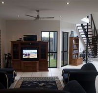 Dolphin Beach House - Accommodation Coffs Harbour