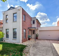 Phoenix House - Ballarat Townhouses - Accommodation Coffs Harbour