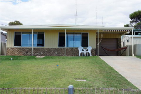 Family Tides - Accommodation Coffs Harbour 0