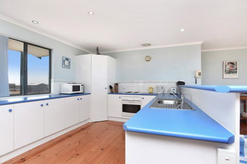 Ambergris - Accommodation Coffs Harbour 1