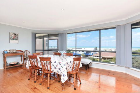Ambergris - Accommodation Coffs Harbour 2
