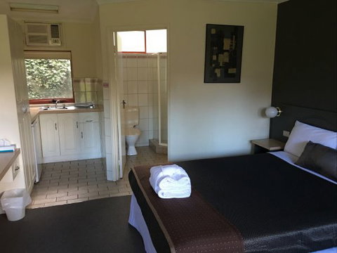 Lorne Coachman Inn - Accommodation Coffs Harbour 2