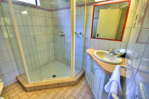 Lorne Coachman Inn - Accommodation Coffs Harbour 3