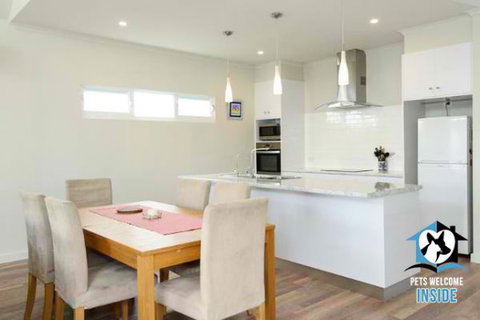 PetLet 14: 24 Seagull Avenue At Hayborough - Accommodation Coffs Harbour 2