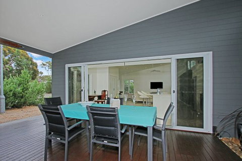 Poolside - Accommodation Coffs Harbour 5