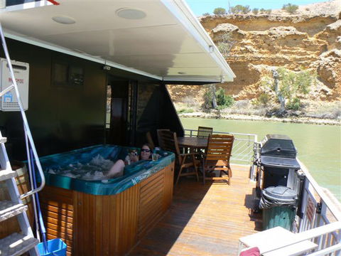 Takeme2 Houseboat - Accommodation Coffs Harbour 4