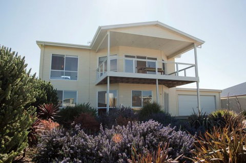 Ocean Sounds - Accommodation Coffs Harbour 0