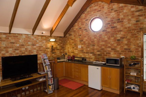 Bet's Bed And Breakfast Studio - Accommodation Coffs Harbour 5