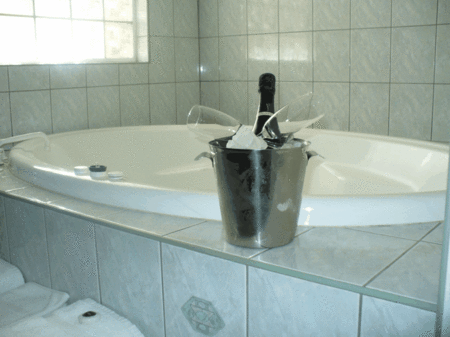Charles Rasp Motor Inn And Cottages - Accommodation Coffs Harbour 2