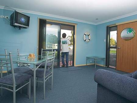 Strahan Bungalows - Accommodation Coffs Harbour 2