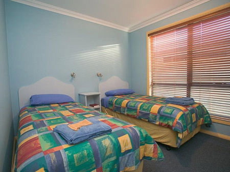 Strahan Bungalows - Accommodation Coffs Harbour 4