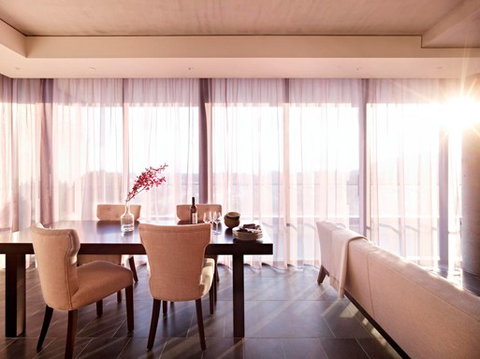 Diamant Boutique Hotel Canberra - Accommodation Coffs Harbour 2